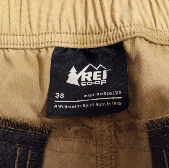 REI Co-Op lightweight camping hiking cargo shorts 38/9 - Picture 3 of 3